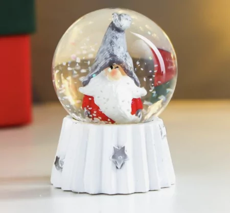 Стеклянный шар "Дед мороз в колпаке войлочном" d=4,5 см 6х4,5 см