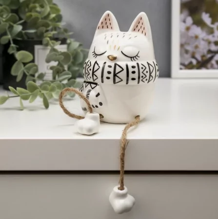 Сувенир керамика "Котёнок в шарфике" бело-чёрный с золотом 11,2х7,6х8,3 см